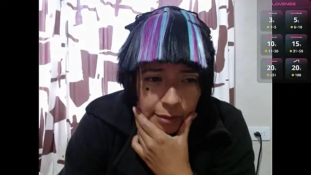 Snapshot of Acelinrose chatting on 06.17.26 Acelinrose online show from 06.17.26