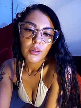 Snapshot of ValeNiitaLuv chatting on 10.10.25 ValeNiitaLuv online show from 10.10.25