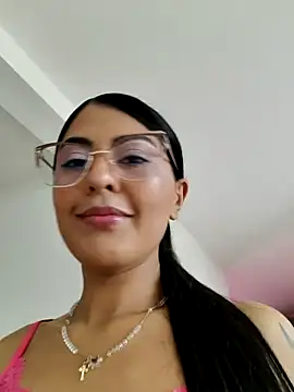 Snapshot of ValeNiitaLuv chatting on 04.24.26 ValeNiitaLuv online show from 04.24.26