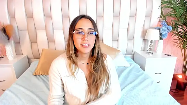 Snapshot of sara_ospina_ chatting on 10.01.25 sara ospina online show from 10.01.25