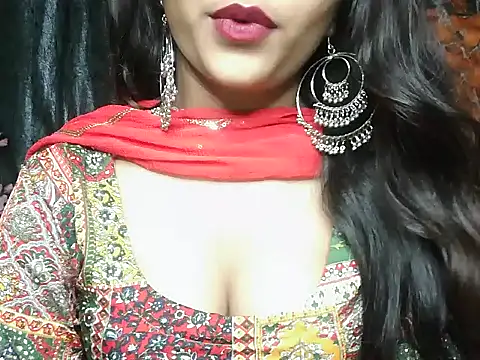 Snapshot of Sweey_Bebo chatting on 10.11.25 Sweey Bebo online show from 10.11.25