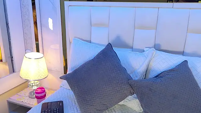 Snapshot of samanthaa_sm chatting on 11.22.25 samanthaa sm online show from 11.22.25