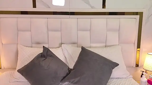 Snapshot of samanthaa_sm chatting on 12.14.25 samanthaa sm online show from 12.14.25