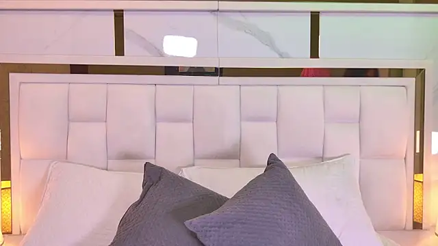 Snapshot of samanthaa_sm chatting on 12.16.25 samanthaa sm online show from 12.16.25