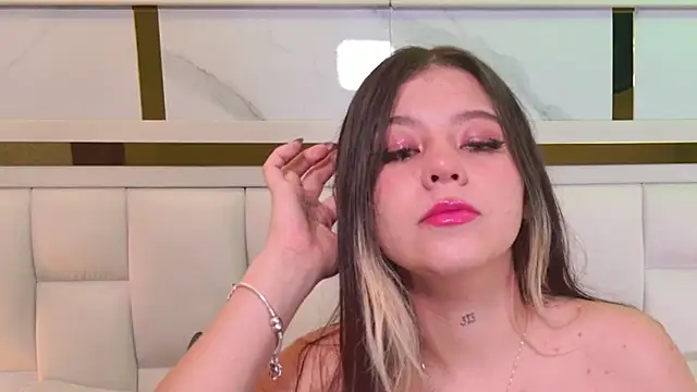 Snapshot of samanthaa_sm chatting on 12.17.25 samanthaa sm online show from 12.17.25