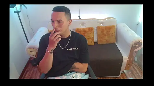 Kian Krost1 online show from 10.19.25