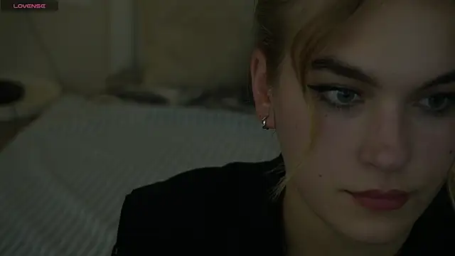 AlinaLiii online show from 11.11.25