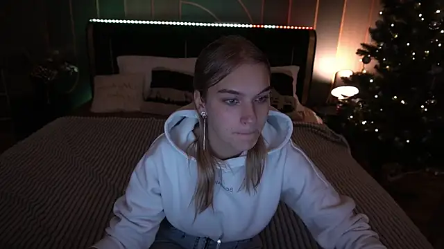 AlinaLiii online show from 12.19.25