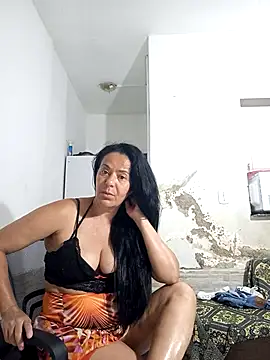 lucineia7 online show from 12.20.25