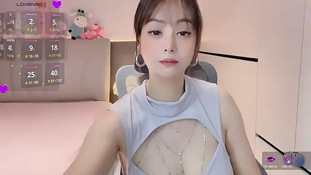 Snapshot of Koo-liy chatting on 10.26.25 Koo-liy online show from 10.26.25