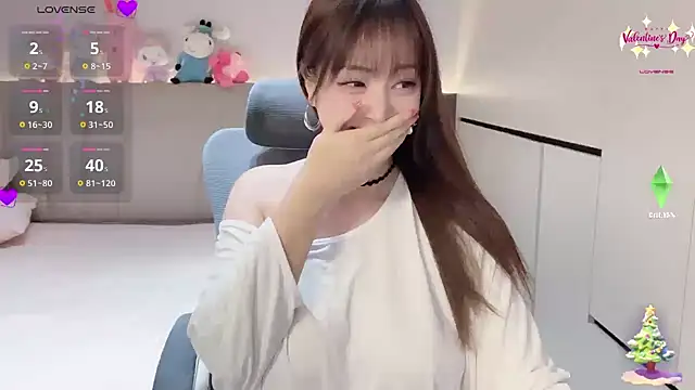 Snapshot of Koo-liy chatting on 12.14.25 Koo-liy online show from 12.14.25