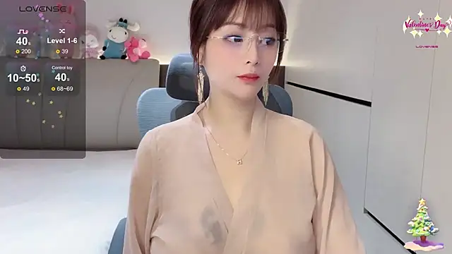 Snapshot of Koo-liy chatting on 12.19.25 Koo-liy online show from 12.19.25