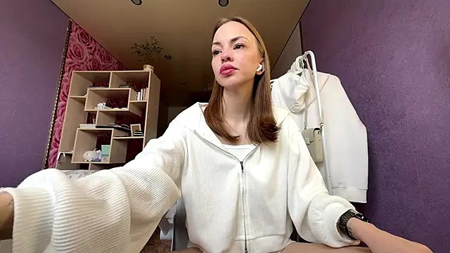 Snapshot of SofiaSmiles chatting on 10.05.25 SofiaSmiles online show from 10.05.25