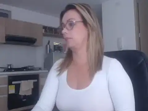 LovePaula online show from 03.10.25