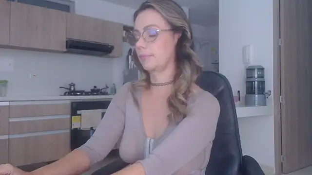 LovePaula online show from 12.14.25