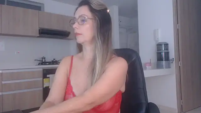 LovePaula online show from 02.08.26