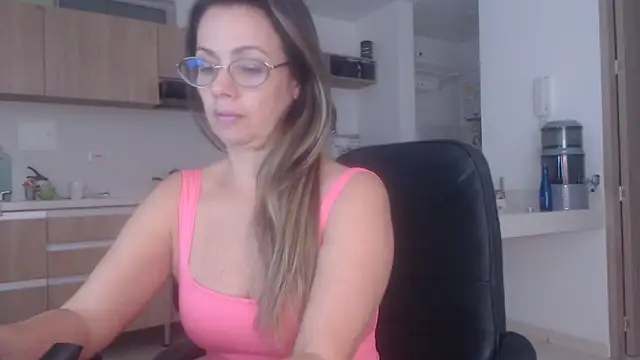 Snapshot of LovePaula chatting on 06.22.26 LovePaula online show from 06.22.26
