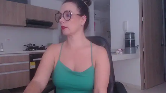 Snapshot of LovePaula chatting on 06.29.26 LovePaula online show from 06.29.26