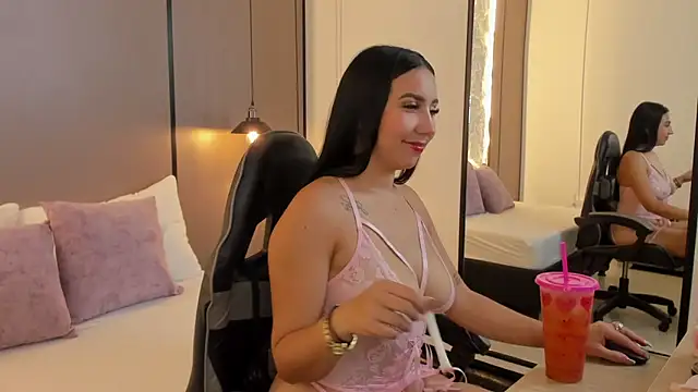 olivia willoow online show from 02.24.26