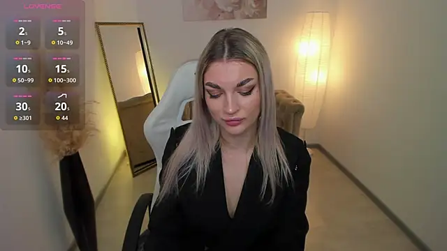 Alice Cutieee online show from 10.18.25