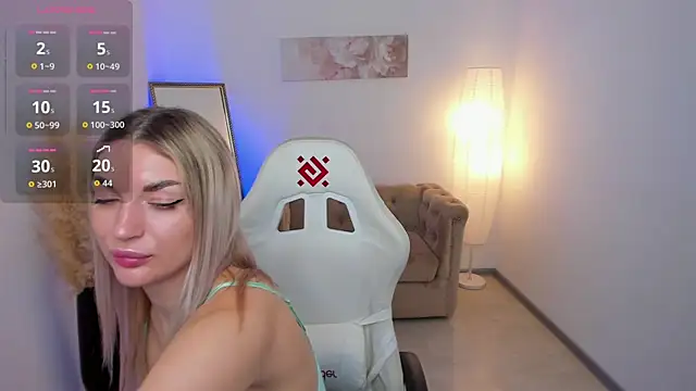 Alice Cutieee online show from 10.19.25