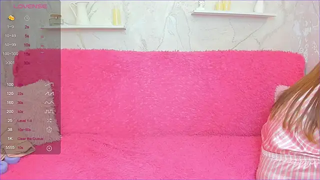 Snapshot of NinelCroft chatting on 10.11.25 NinelCroft online show from 10.11.25