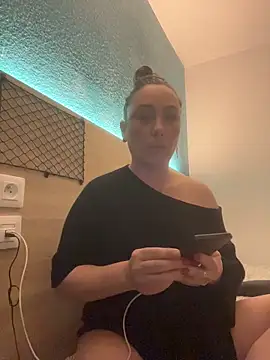 Snapshot of Reine_du_Vice84 chatting on 02.18.26 Reine du Vice84 online show from 02.18.26