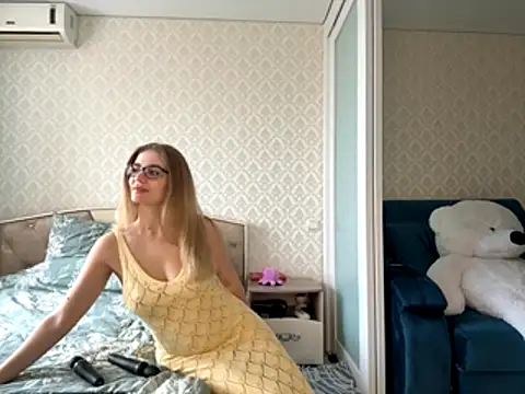 twoflowersshy online show from 10.16.25