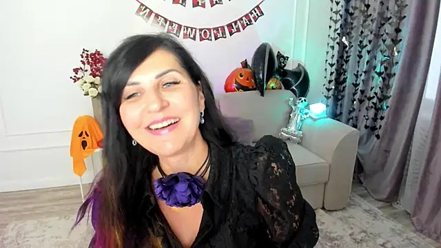 Moon Veloure1 online show from 10.13.25