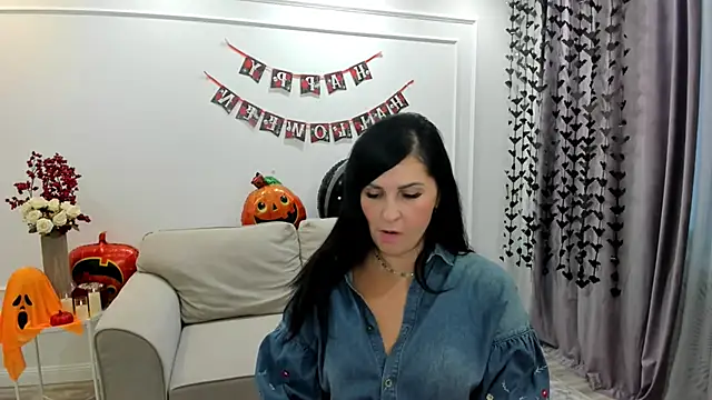 Moon Veloure1 online show from 10.16.25