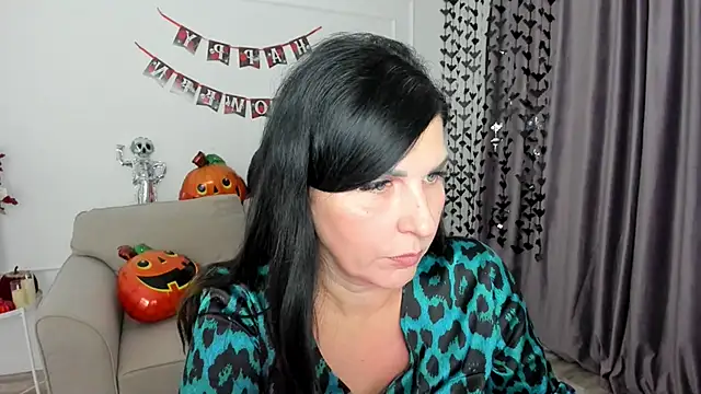 Moon Veloure1 online show from 10.19.25