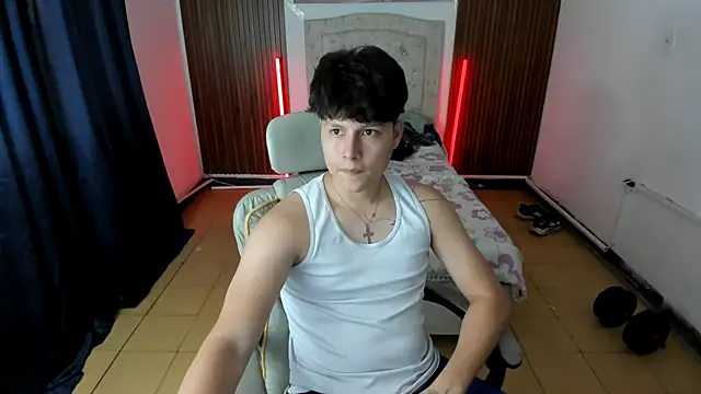 Snapshot of daniel_leon chatting on 05.21.26 daniel leon online show from 05.21.26