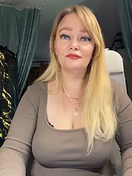 Snapshot of Sweet-blonde chatting on 04.29.26 Sweet-blonde online show from 04.29.26