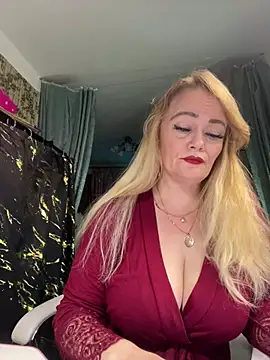 Snapshot of Sweet-blonde chatting on 05.05.26 Sweet-blonde online show from 05.05.26