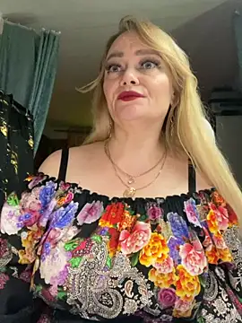 Snapshot of Sweet-blonde chatting on 05.27.26 Sweet-blonde online show from 05.27.26