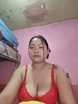 Snapshot of radiantbloom chatting on 02.04.26 radiantbloom online show from 02.04.26