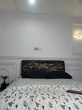 Zola Nooryi online show from 12.05.25