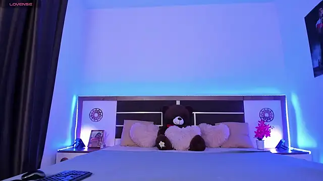 sweet girl next door online show from 09.29.25