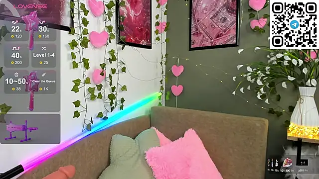 Snapshot of Selena_Lune chatting on 10.04.25 Selena Lune online show from 10.04.25