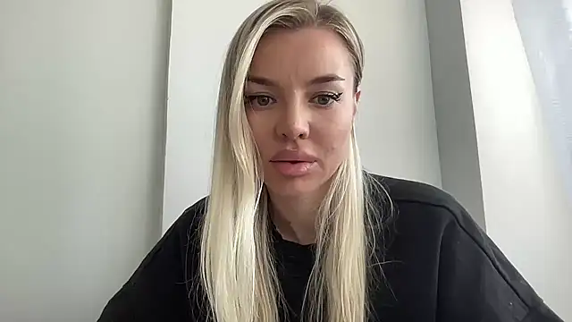 Snapshot of Corimare chatting on 10.01.25 Corimare online show from 10.01.25