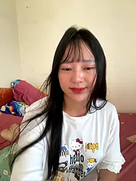 Snapshot of Be_xinh chatting on 10.16.25 Be xinh online show from 10.16.25