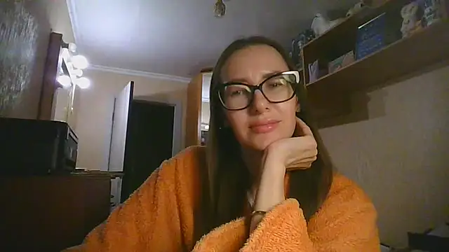 Snapshot of Norivann chatting on 12.16.25 Norivann online show from 12.16.25