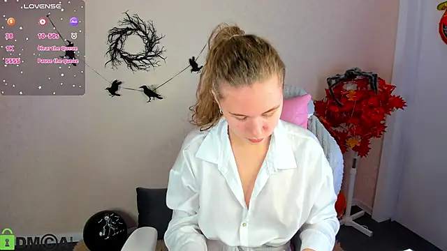 Snapshot of Elsie_Cutties chatting on 11.01.25 Elsie Cutties online show from 11.01.25