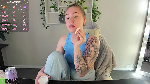 Snapshot of Elsie_Cutties chatting on 11.03.25 Elsie Cutties online show from 11.03.25