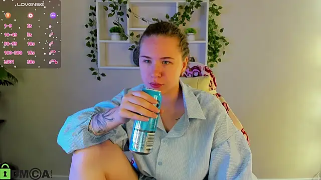 Snapshot of Elsie_Cutties chatting on 11.05.25 Elsie Cutties online show from 11.05.25