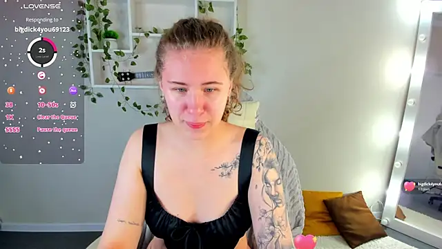 Snapshot of Elsie_Cutties chatting on 11.15.25 Elsie Cutties online show from 11.15.25