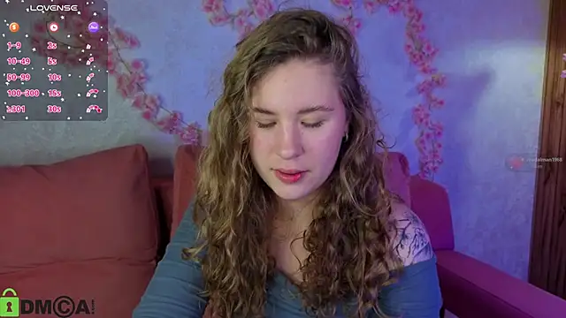 Snapshot of Elsie_Cutties chatting on 11.25.25 Elsie Cutties online show from 11.25.25