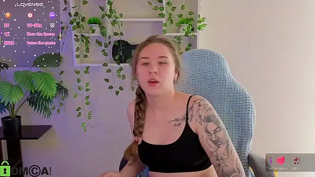 Snapshot of Elsie_Cutties chatting on 12.22.25 Elsie Cutties online show from 12.22.25