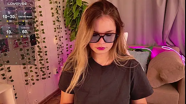 KellyHayden online show from 11.22.25