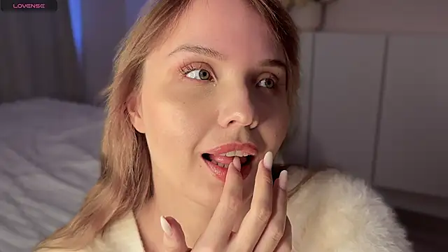 Snapshot of catherine__meow chatting on 11.18.25 catherine meow online show from 11.18.25